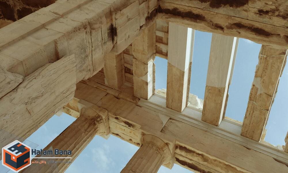 تصویری از سقف یک بنای قدیمی و تاریخی